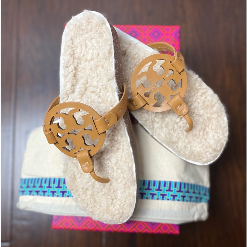 TORY BURCH shearling slide.